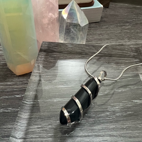 BLACK ONYX SILVER WRAPPED PROTECTION HEALING CRYSTAL AMULET PENDANT NECK… - Picture 2 of 3